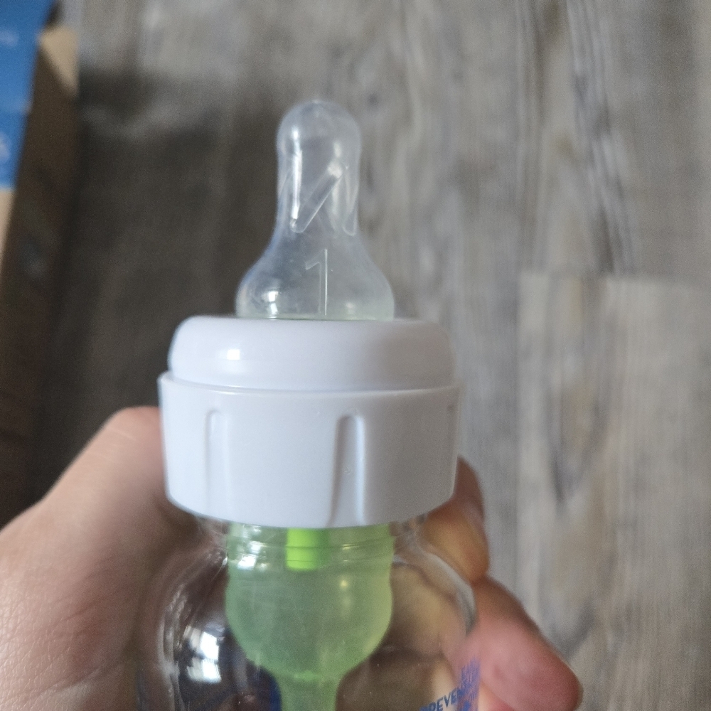 One Glass Dr. Brown's Anti-Colic Baby Bottle - Picture 4 of 11